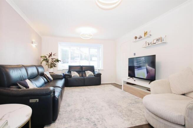 BAY FRONTED LOUNGE