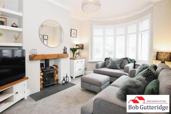 BAY FRONTED LOUNGE