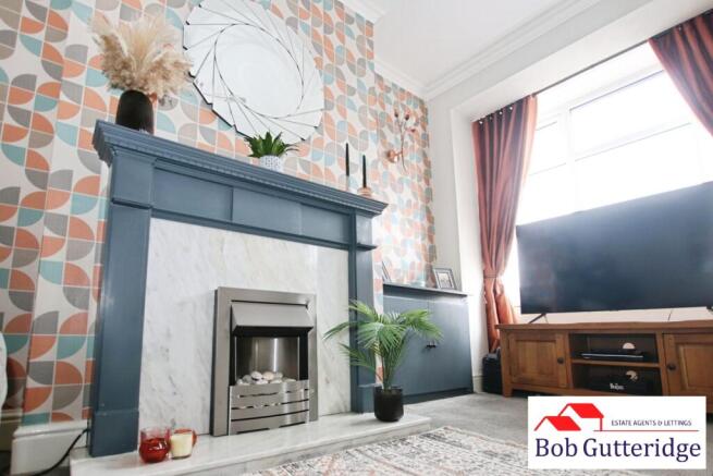 BAY FRONTED LOUNGE