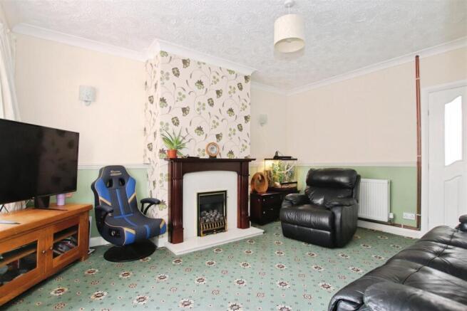BAY FRONTED LOUNGE
