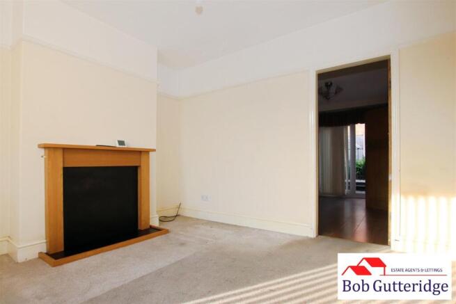 BAY FRONTED LOUNGE