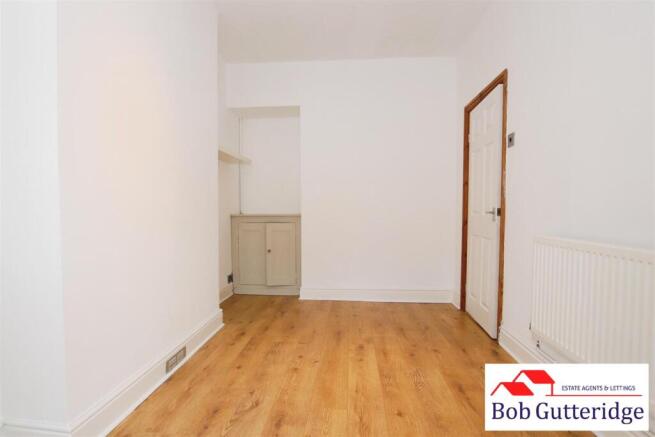 BAY FRONTED DINING ROOM