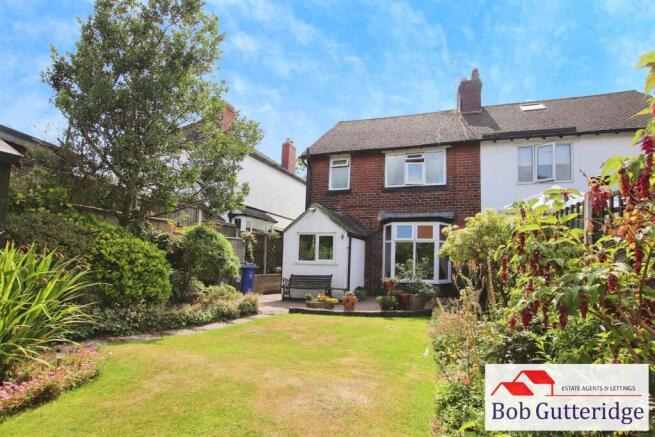 ENCLOSED REAR GARDEN