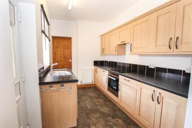 FITTED KITCHEN