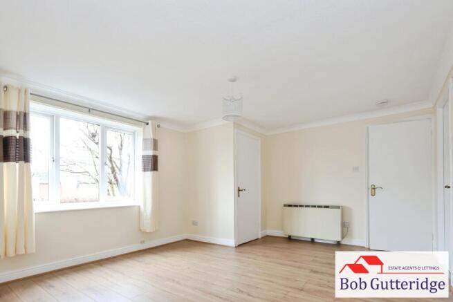 OPEN PLAN LOUNGE/DINING ROOM