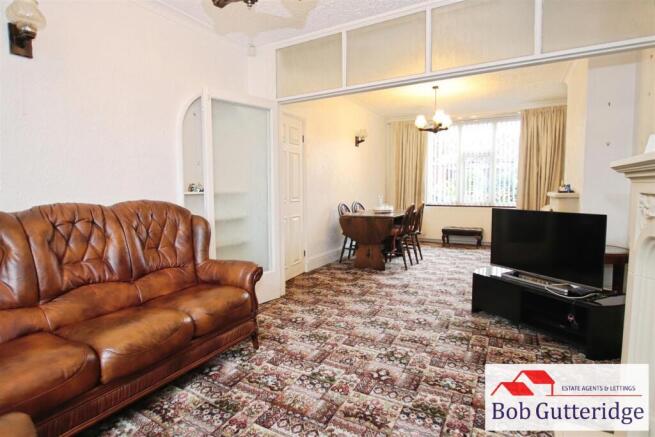 THROUGH LOUNGE / DINER