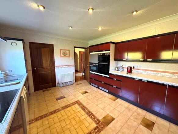 Kitchen 1.jpg