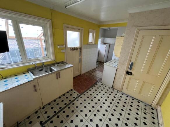 Kitchen 1.jpg