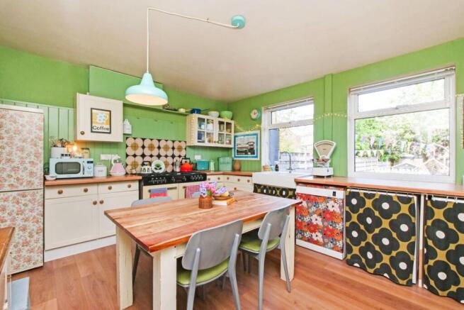 Kitchen 1.jpg