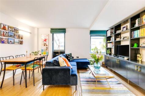 Red Lion Square, Wandsworth High Street, London, SW18