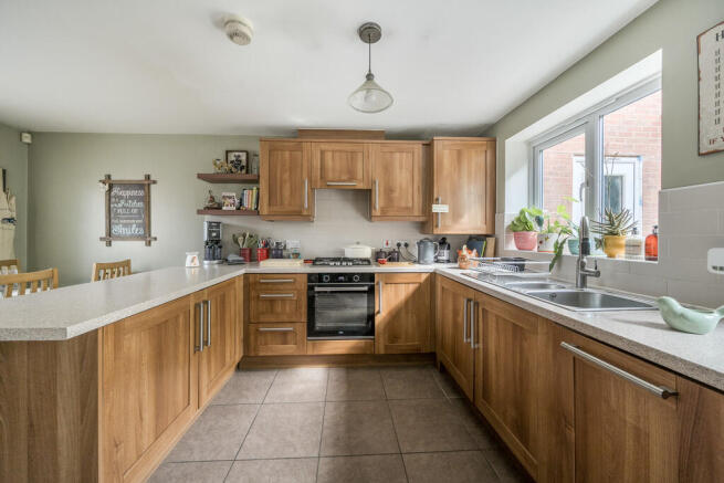 1353612-5-68c163a...