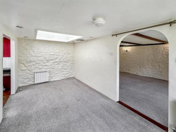 Dining room 2.jpeg