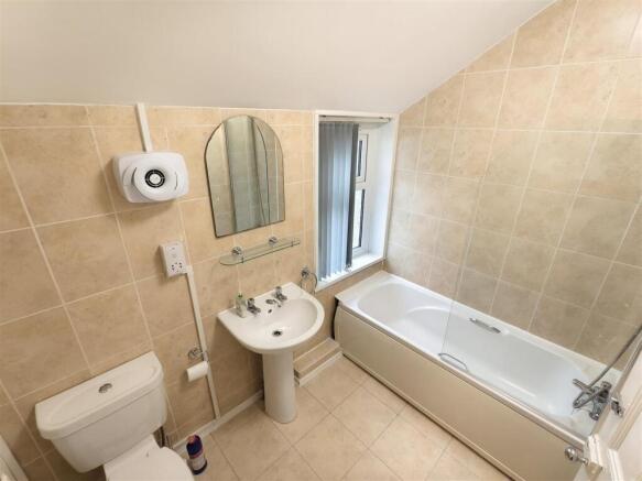 Bathroom 2.jpg