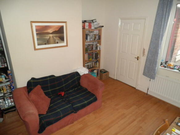 2 bedroom ground floor flat to rent Heaton