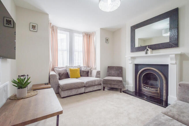 27 Combe Road New...
