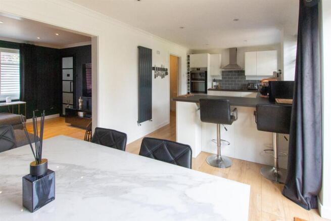 2 The Spinney - kitchen.jpg