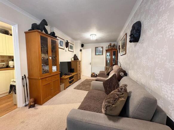 Living room-2.jpg