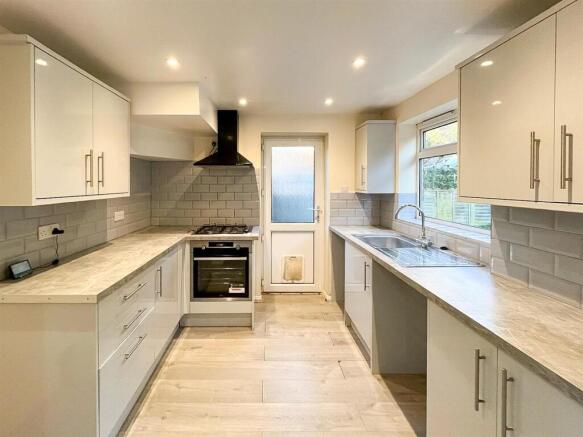 2 Awbrook Cl - Kitchen.jpg