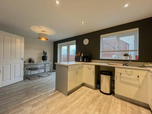 KITCHEN/DINER