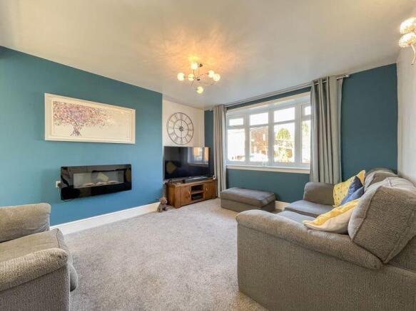 LIVING ROOM/DINER