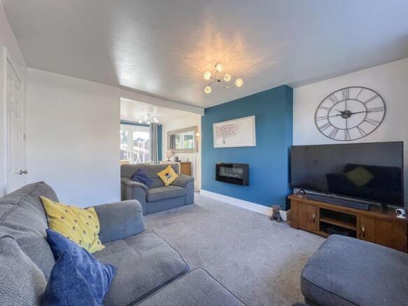 LIVING ROOM/DINER