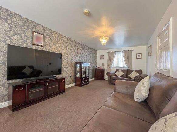 LIVING ROOM/DINER