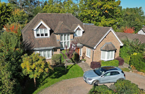 Eleanor Crescent, Mill Hill Village