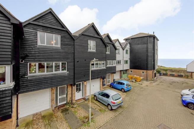 Island Wall, Whistable