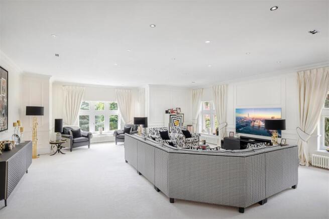 Lounge Panoramic.jpg