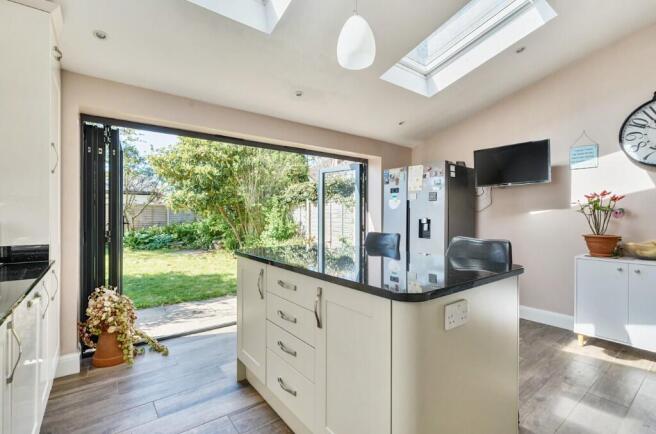 KITCHEN/BREAKFAST
