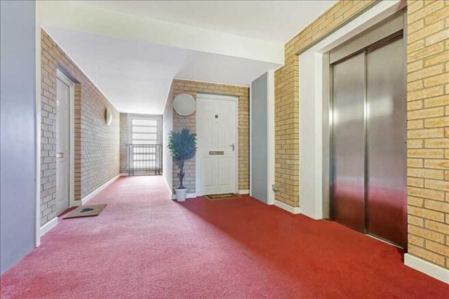 Communal Area / Lift