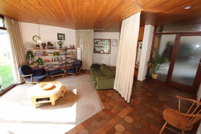 Sitting room photo 1