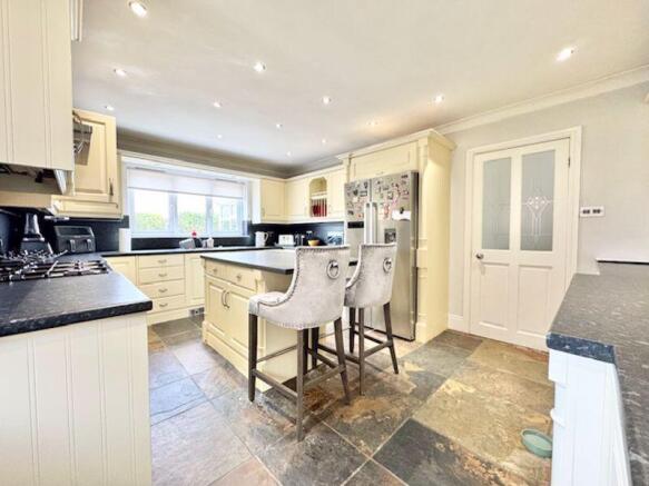 Kitchen breakfast room