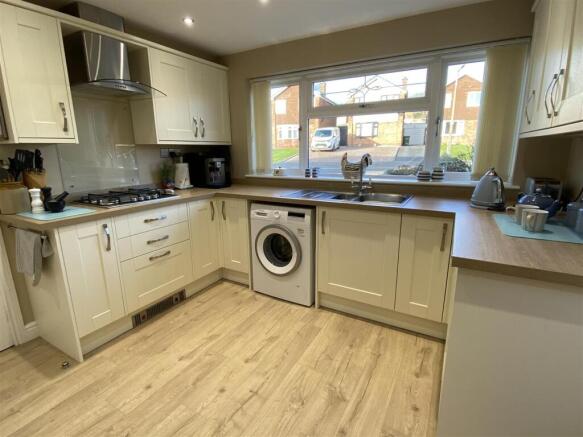 Kitchen image 3