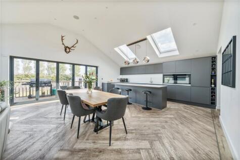 Home Farm Road, Fremington, Barnstaple, Devon, EX31