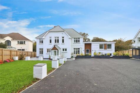 Lynhurst Avenue, Sticklepath, Barnstaple, Devon, EX31