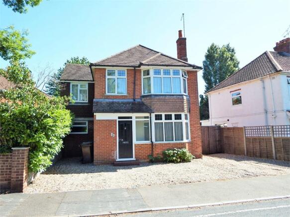 4 Bedroom Detached House For Sale In Ashley Road Farnborough