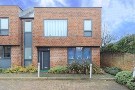 Southside Close, Uxbridge