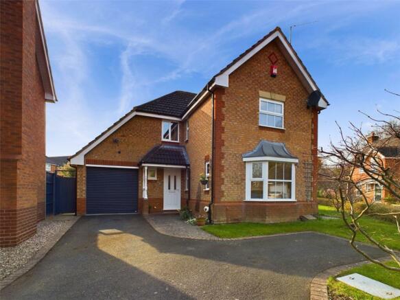 4 bedroom detached house for sale in Walmer Crescent Worcester