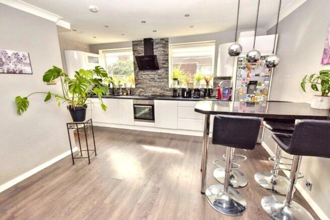 Kitchen/Dining Area