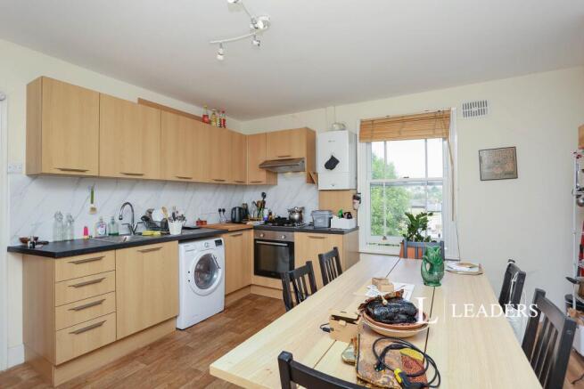 Kitchen / Dining Area