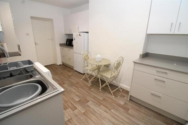 KITCHEN 1.JPG