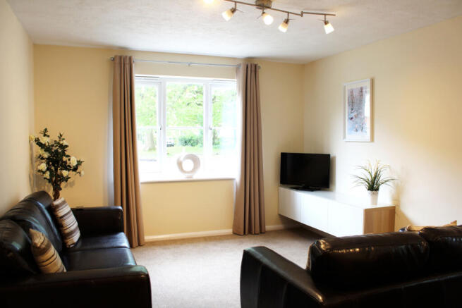 Ground floor, one bedroom apartment town centre