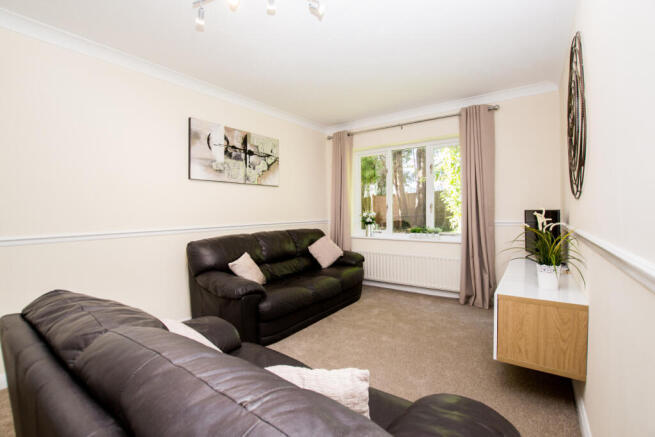 A bright and airy one bedroom apartment - Private