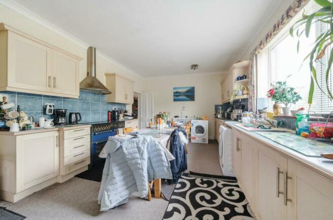 KITCHEN/BREAKFAST ROOM