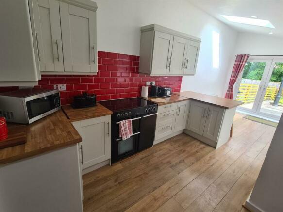 KITCHEN / DINING ROOM