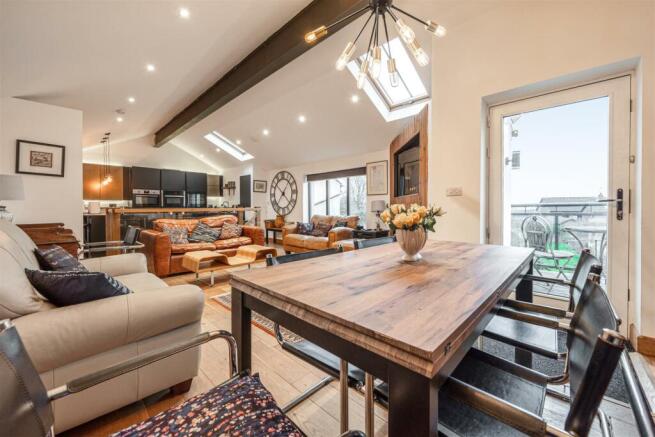 OPEN PLAN, KITCHEN LOUNGE AND DINER