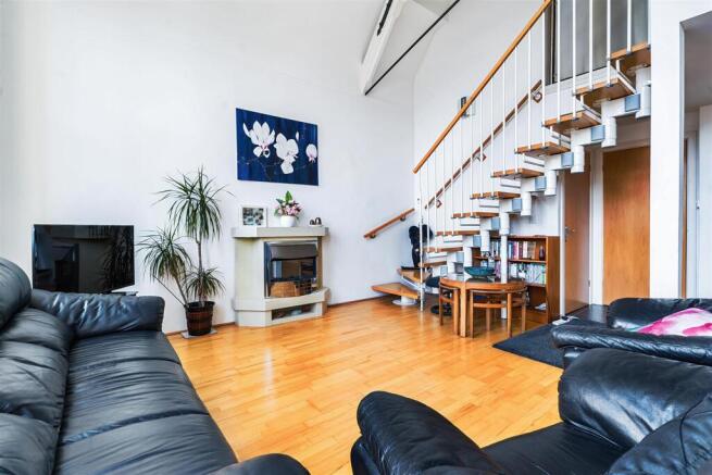 LOUNGE/ DINING ROOM