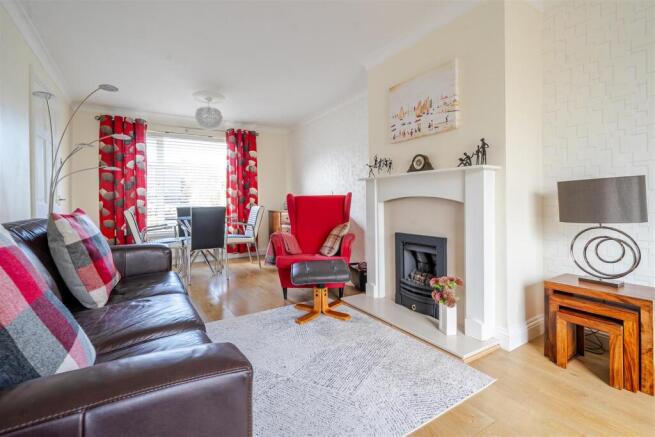 SITTING /DINING ROOM