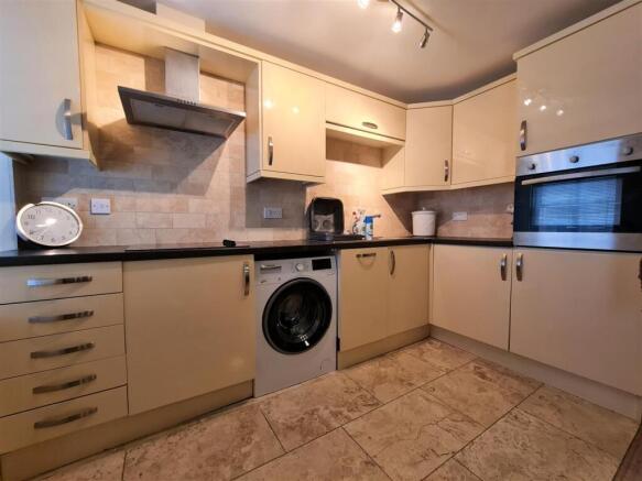 KITCHEN/DINER/LOUNGE: